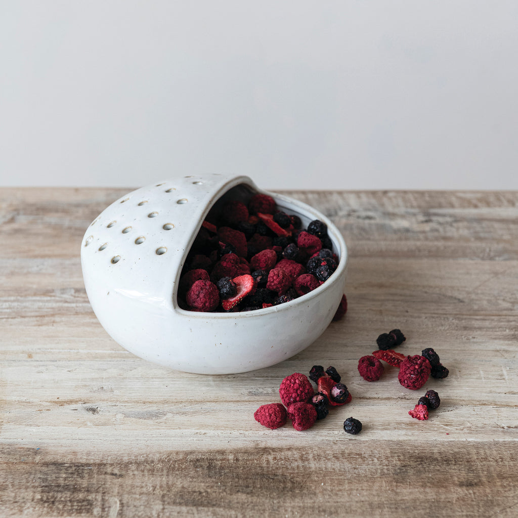 Stoneware Berry Bowl with Strainer